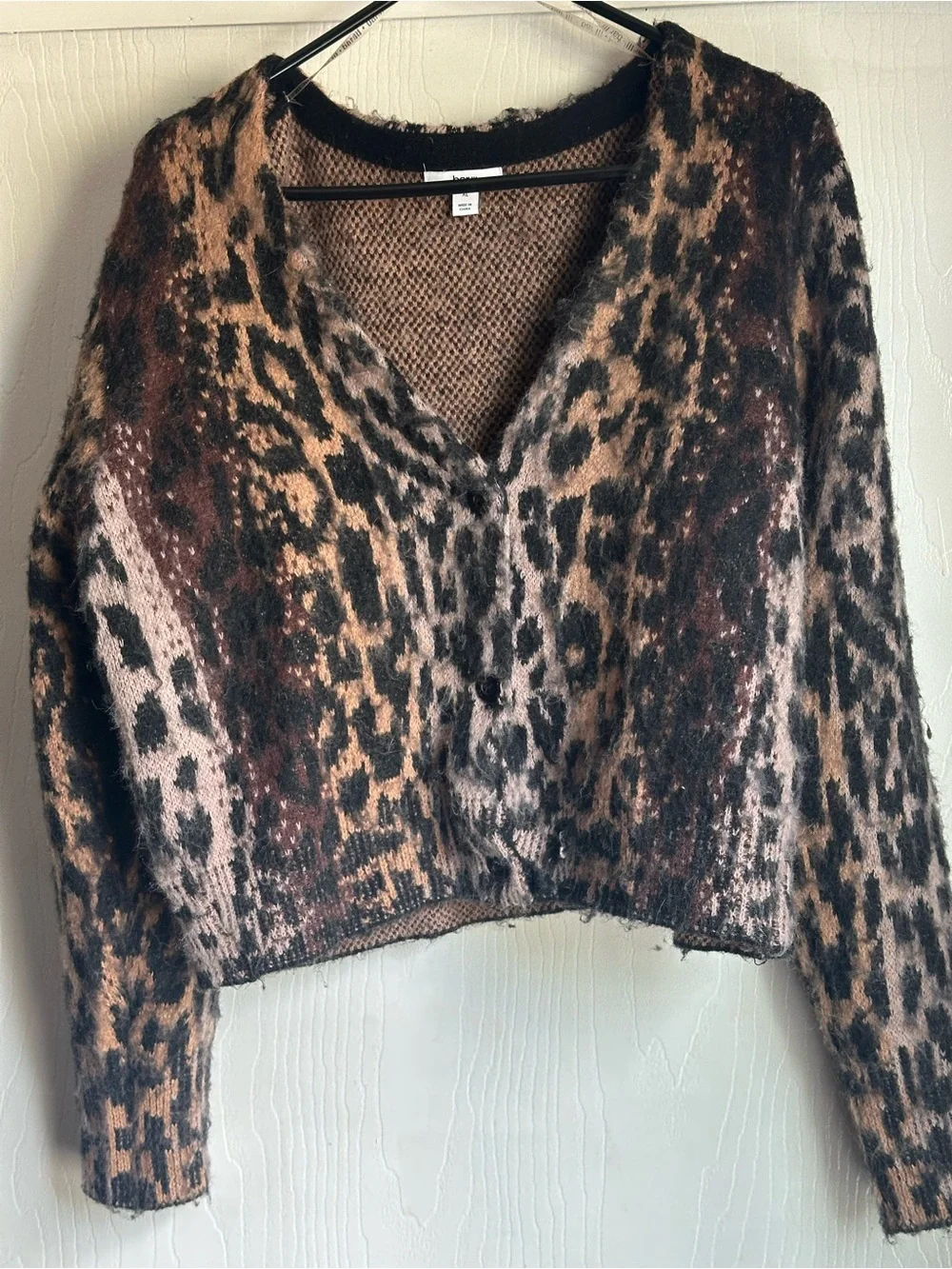 Bar III V Neck furry animal print sweater sz XL